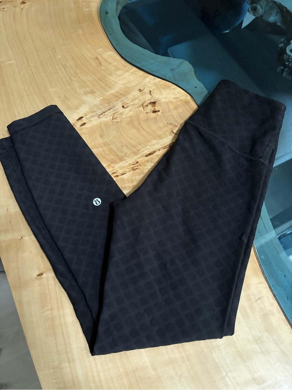 Lululemon black tights subtle pattern